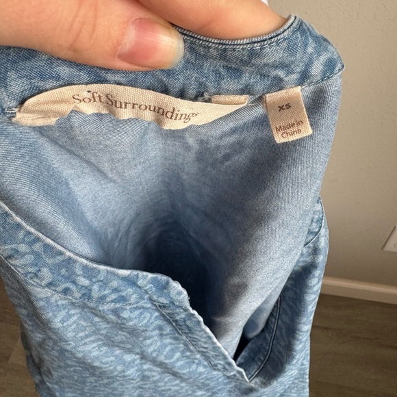 Soft Surroundings Blue Denim Leopard Print Tunic Blouse Womens XS Lightweight - Picture 6 of 6